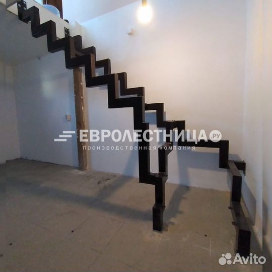 Лестница на металлическом каркасе