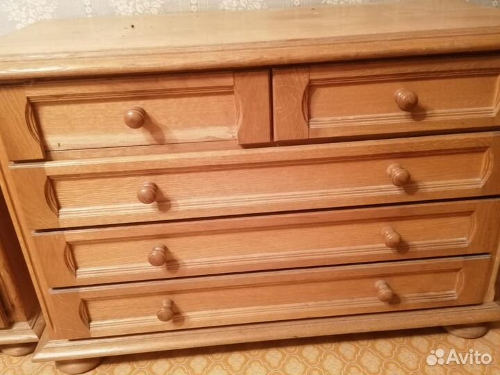 Мебельный гарнитур из натурального ореха под реста