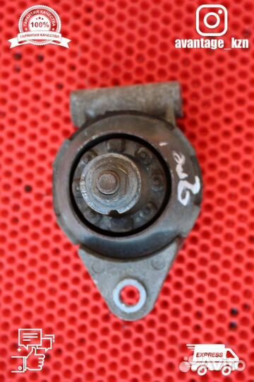 Верхняя правая опора двс Opel Astra H хэтчбек 3