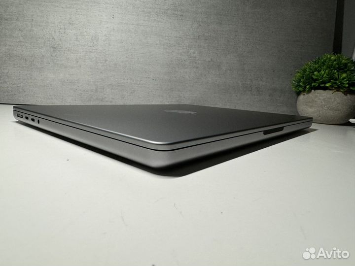 MacBook Pro 14 2023 M3 8/1024 (5 циклов)