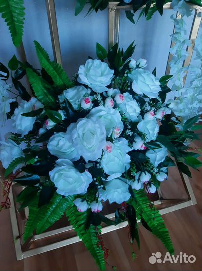 Свадебные цветы на стойке