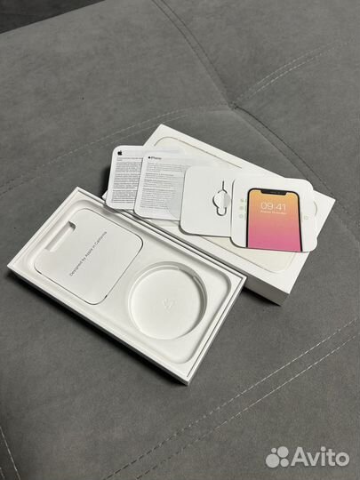 Коробка от iPhone 11 белый