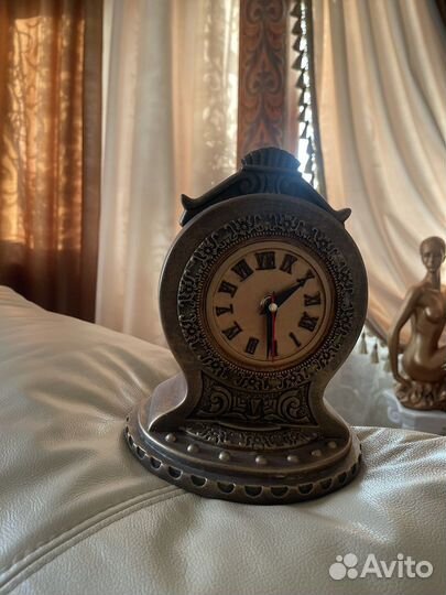 Часы настольные для интерьера