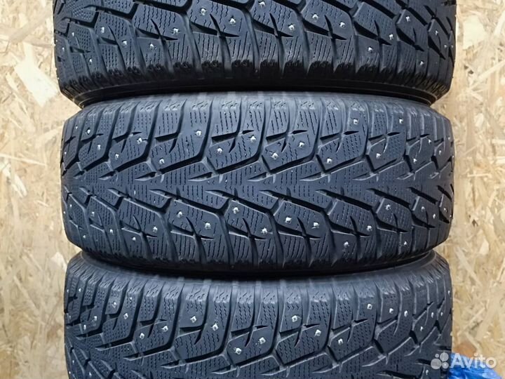 Yokohama Ice Guard Stud IG55 215/50 R17