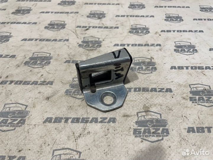 Ответная часть замка двери Mercedes-Benz E-Class