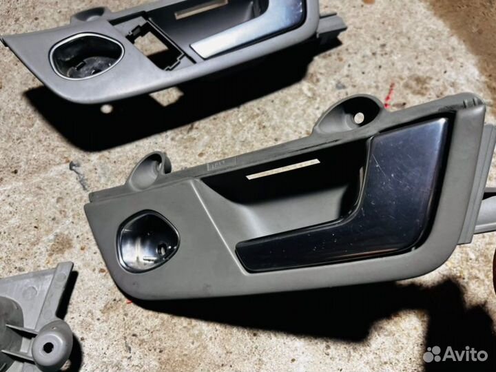 Ручка двери внутренняя передняя левая Audi A4