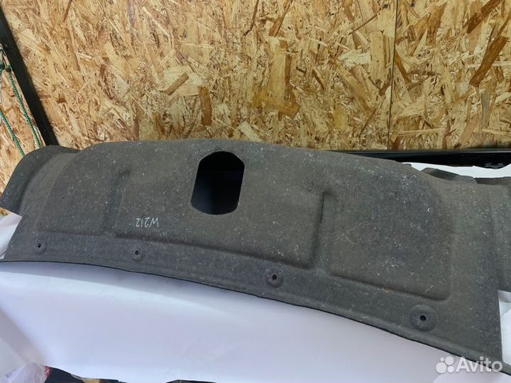 Обшивка крышки багажника Mercedes-Benz E-Class