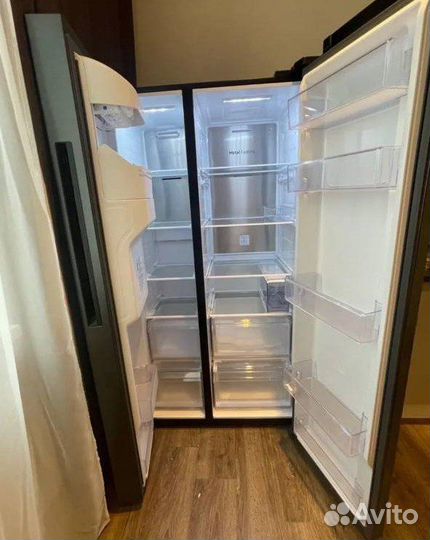 Холодильник Samsung