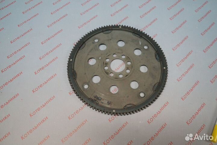 Nissan 12331-62J01 Маховик