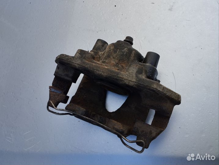 Суппорт передний левый Opel Corsa B