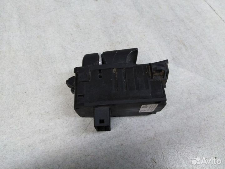 Кнопка стояночного тормоза