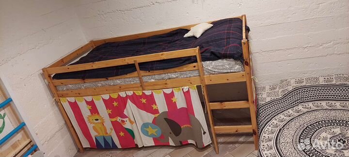 Кровать чердак из массива