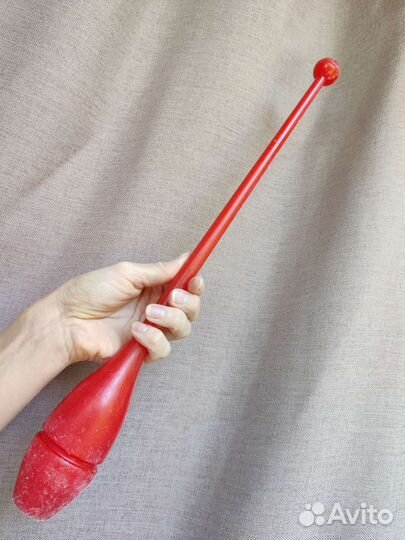 Гимнастическая булава и нейро-скакалка на ногу