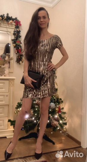 Нарядное платье в паетках
