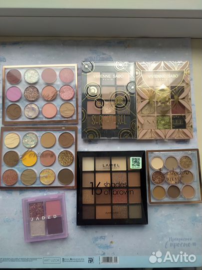 Тени Vivienne Sabo, Lamel