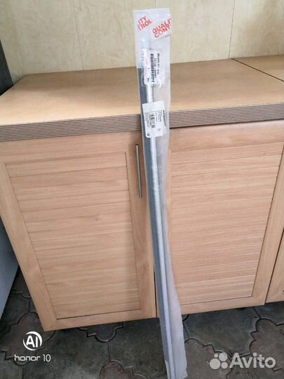 Молдинг двери на тайоту Avesis