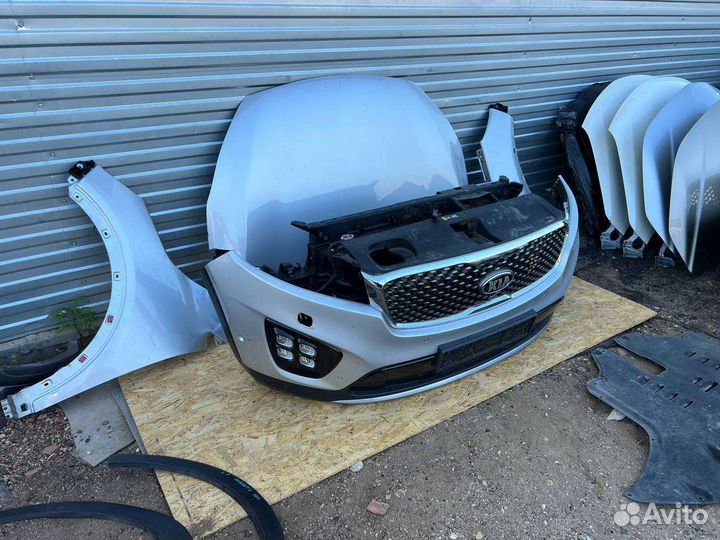 Передняя часть автомобиля Киа Соренто Прайм 3