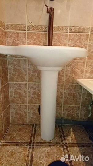 Раковина на пьедестале