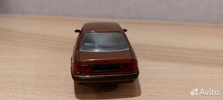 Модель автомобиля металл 1/43