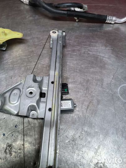 Renault Duster 2 передний стеклоподъёмник левый