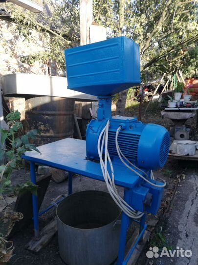 Зернодробилка-крупорушка