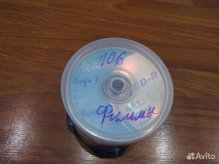 Коллекция дисков с фильмами, мультфильмами, играми