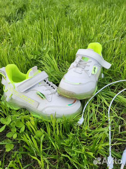 Кроссовки светящиеся