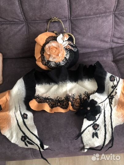 Комплект из валяной шерсти. Сумочка, шарф, митенки