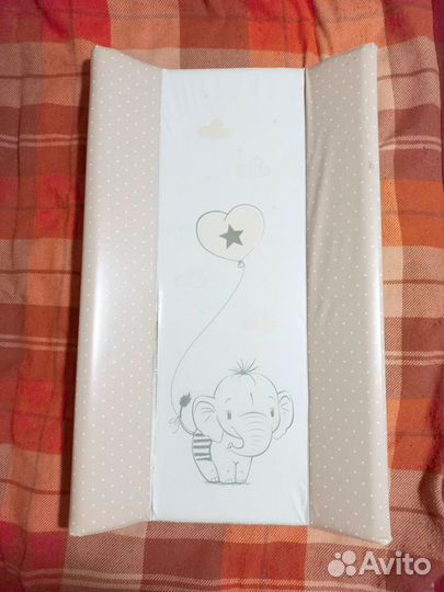 Детская кроватка и пеленальная доска