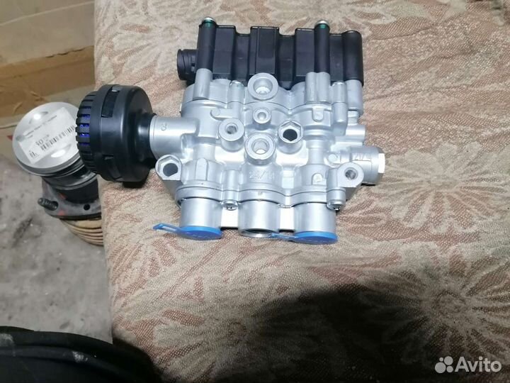 Кран уровня пола mercedes