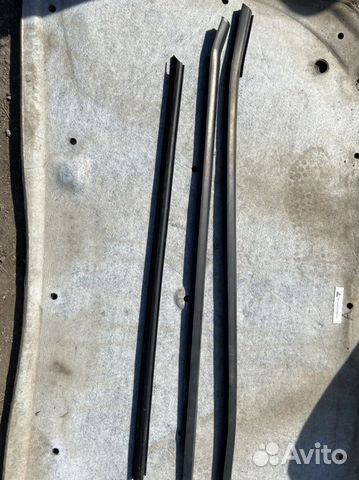 Уплотнитель стекла (бархотки) Ford Focus 3