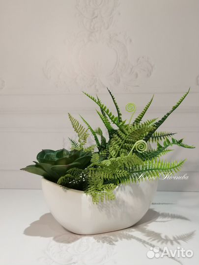 Композиция из цветов с суккулентами real touch