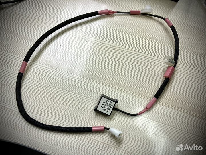 Оригинальная GPS антенна Toyota Touch 2 / 3