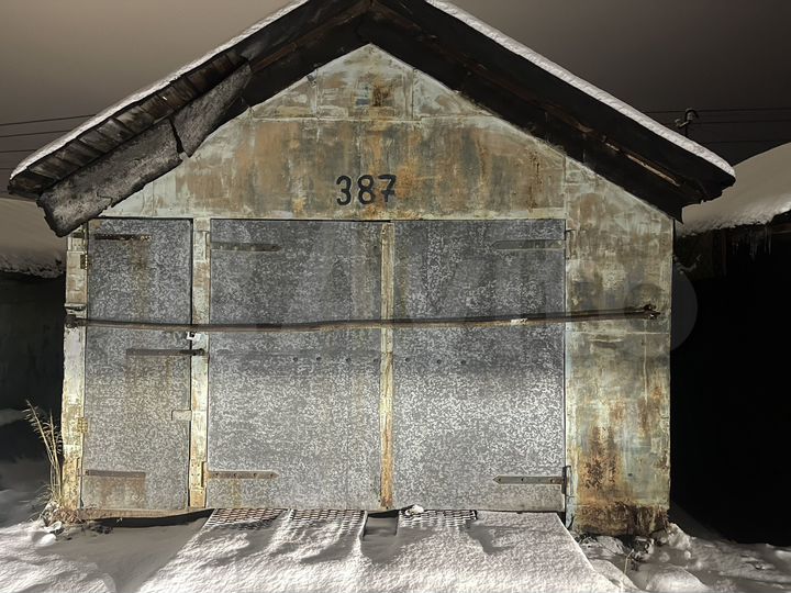 Гараж, > 30 м²