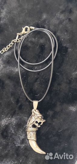 Амуле стальной клык дракона, клык волка