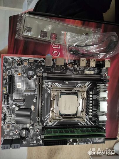 Материнская плата с процессором и памятью