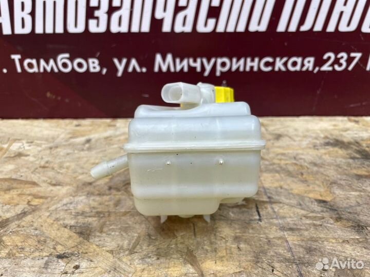 Бачок главного тормозного цилиндра Volkswagen Polo