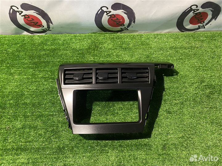 Рамка магнитолы (7) Toyota Prius A ZVW41 2ZR-FXE