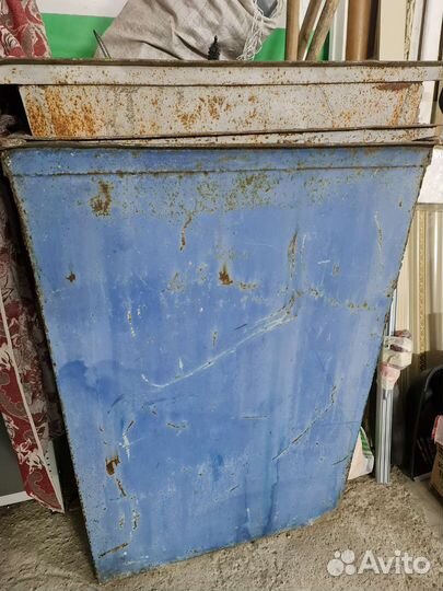 Мусорный бак металлический