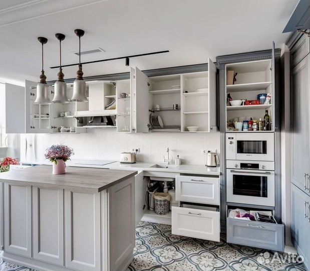 Кухонный гарнитур в современном стиле на заказ