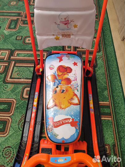 Снегокат на колесиках с ручкой