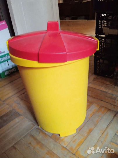 Банка с крышкой для хранения сыпучих