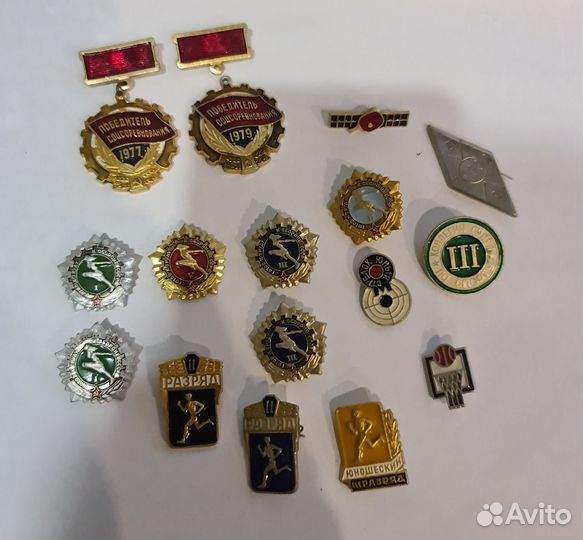 Значок в ассортименте, цены разные