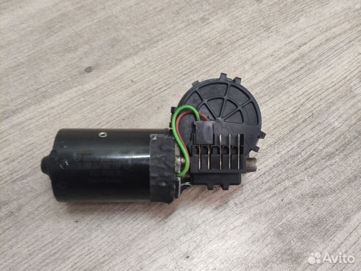 Моторчик стеклоочистителя передний Ford Focus 1