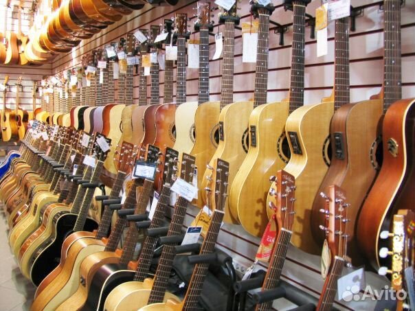 Трансакустическая гитара Yamaha + Аксессуар