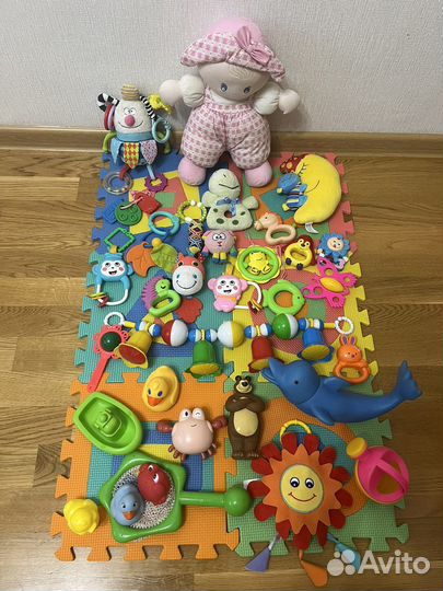 Развивающий коврик «Play gro», погремушки, игрушки