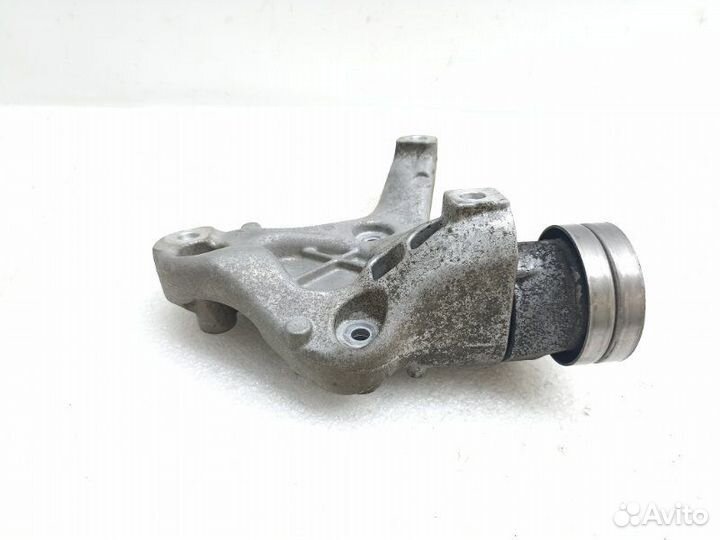 Кронштейн компрессора кондиционера Volkswagen Golf