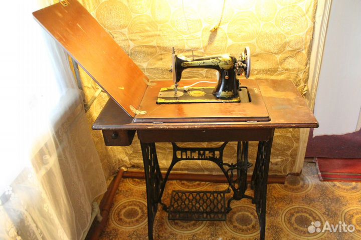 Старинная швейная машина