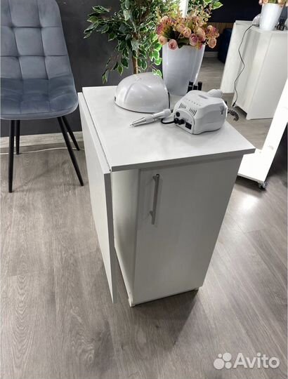 Маникюрный стол складной