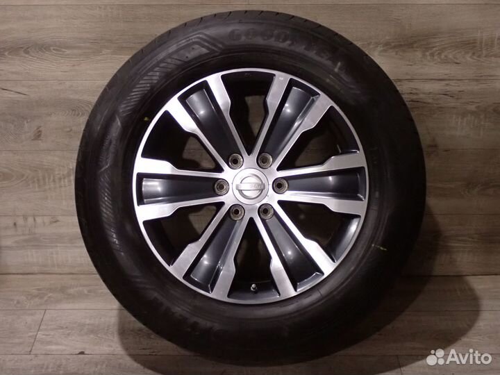 Комплект оригинальных колес R20 Nissan Titan